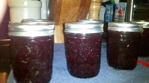 I found this recipe on a forum http://forums.gardenweb.com/forums/load/harvest/msg0717331418698.html Annie's Cherry Bomb Jam 36 oz. pitt... Cherry Jelly Recipes, Cherry Bomb Pepper, Tart Cherries Recipes, Sour Cherry Recipes, Cherry Jam Recipes, Jalapeno Jam, Jar Of Jam, Blackberry Jam, Jam And Jelly