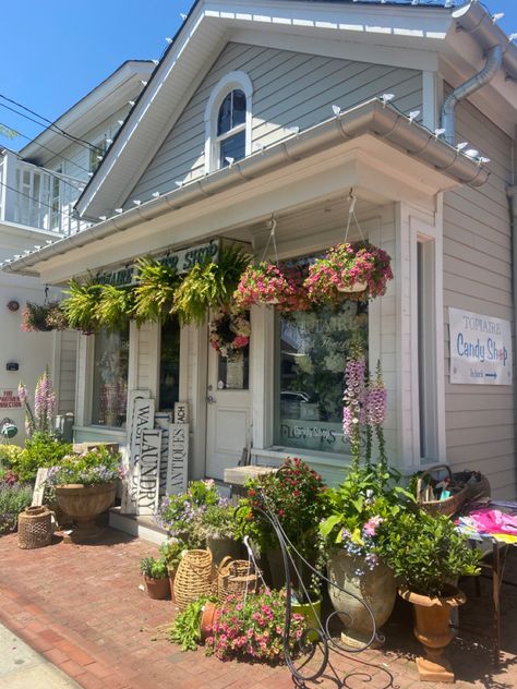 Southhamptons Aesthetic, South Hampton Aesthetic, Hamptons Flowers, East Hamptons Aesthetic, Hampton Lifestyle, Hamptons Shopping, Costal Life, Hampton Aesthetic, Vacay Aesthetic