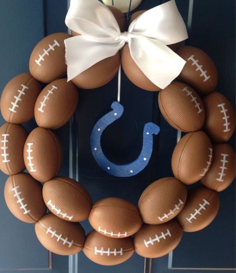 Diy Super Bowl, Indianapolis Colts Football, Football Crafts, Colts Football, Sports Wreaths, Football Cheer, Football Wreath, Football Tailgate, Football Decorations