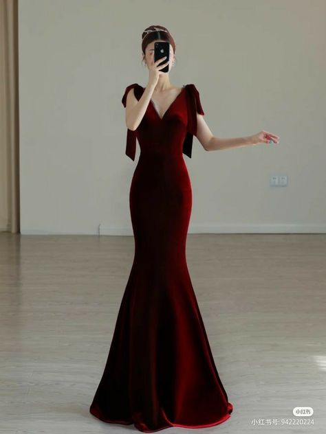 Red Velvet Evening Gown, Red Dress Classy Elegant Long, Dinner Dresses Classy Elegant Long, Velvet Party Dress Classy, Dark Red Gown, Red Velvet Dress Long, Vestidos Color Vino, Dresses Long Elegant, Elegant Red Dress