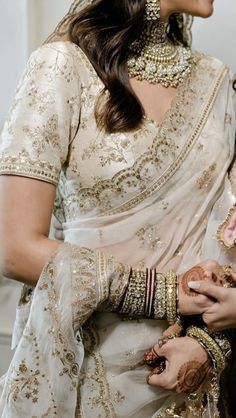 Blouse Designs Wedding, Sarees Party Wear, Engagement Saree, Saree Ideas, Designer Sarees Wedding, Simple Saree Designs, Perhiasan India, Fashionable Saree Blouse Designs, Sarees Wedding