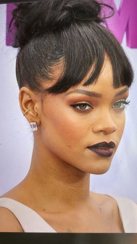 Rihanna Piercings, Rihanna Earrings, Earring Stack, Jewelry Piercing, Body Jewelry Piercing, Rihanna, Body Jewelry, Piercings