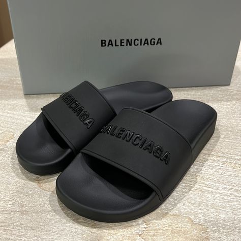 Balenciaga Women Pool Slides Brand New With Box And Dust Bag Currently Selling At Stores For $395 Plus Tax Size 35 Synthetic Upper/Lining Made In Italy 3/4” Heel 3/8” Platform Balcienga Shoes, Balenciaga Sandals Outfit, Balenciaga Slides, Pretty Sneakers, Cute Slides, Shoes Balenciaga, Crocs Fashion, Designer Slides, Shoes Quotes