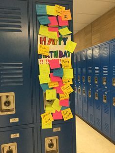 Cute locker idea for friends on their birthday  (each sticky note has its own nice note written on it!) Birthday Locker Decorations, Diy Locker Decor, Birthday Locker, Best Friend Notes, Cute Locker Ideas, Locker Decorations Diy, Sleepover Crafts, Presents For Bff, Birthday Present Diy