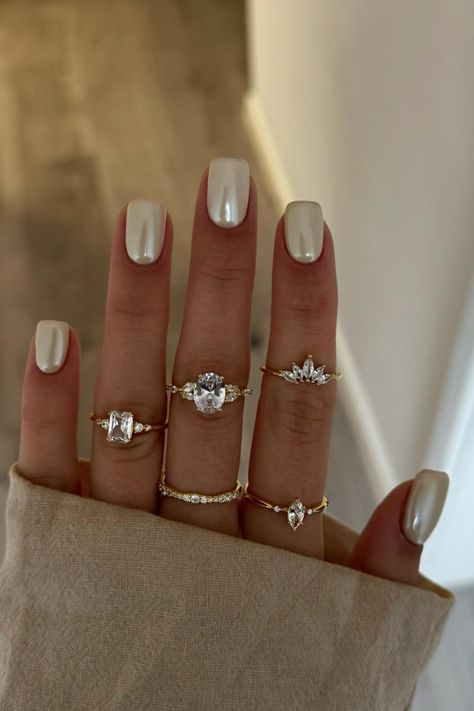 Timelessly elegant, these White Chrome Short Squoval Nails effortlessly elevate your style with their sleek design and glistening shine. A perfect blend of simplicity and sophistication, they add a touch of class to any ensemble. From casual to formal, this classic manicure complements every occasion with its timeless charm. ✨ // Photo Credit: Instagram @allnailss._ Chrome Nails Silver, Ongles Beiges, White Chrome Nails, Spring Break Nails, Chrome Nail Art, Chrome Nails Designs, Squoval Nails, Broken Nails, Chrome Nail