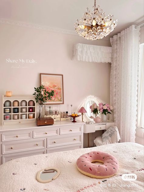 Romantic Room Color Scheme, Neutral Pink Room Aesthetic, Cozy Girly Bedroom Aesthetic, Soft Girly Room Aesthetic, Pink And Cream Bedroom Aesthetic, Simple Feminine Bedroom, Pink Academia Room, Clean Pink Room, Classy Pink Bedroom