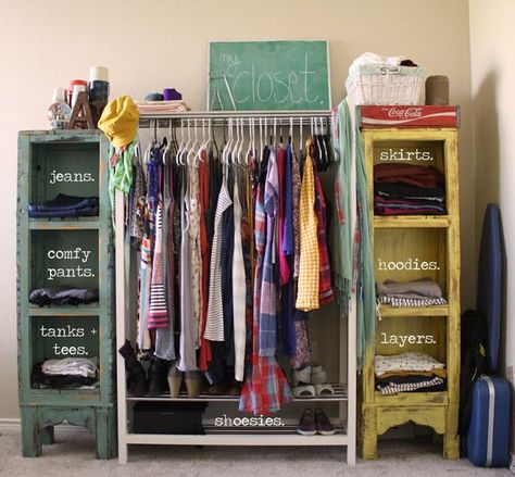 Storage Solutions Clothes Organization Small Space, Clever Closet, Closet Diy, Organized Closet, Small Closet Space, Clothes Closet Organization, Small Space Organization, Small Closet, Small Space Diy