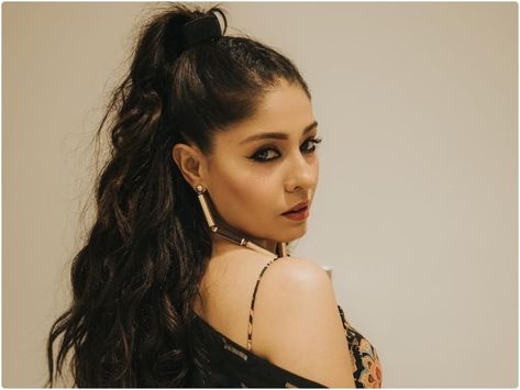 Sunidhi Chauhan Birthday Special Bollywood Singer Career Songs Films Love Life Bobby Khan Hitesh Sonik Unknown Facts Check more at https://authorfun.com/sunidhi-chauhan-birthday-special-bollywood-singer-career-songs-films-love-life-bobby-khan-hitesh-sonik-unknown-facts/ Singer Career, Sunidhi Chauhan, Unknown Facts, Vocal Range, Birthday Special, Bollywood Actress, Love Life, Singers, Affiliate Marketing