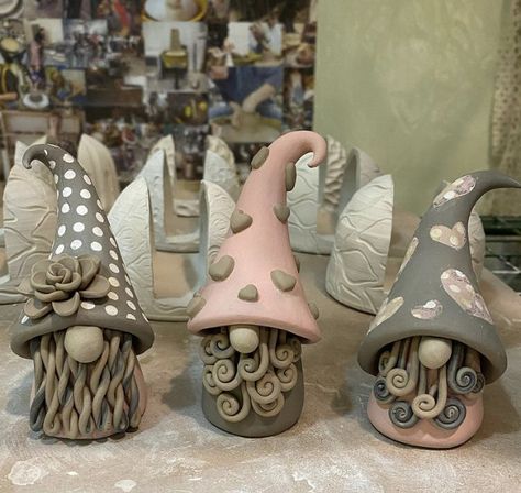 Cute Polymer Clay Gnomes, Gonk Gnome Pottery, Gnome Clay Project, Christmas Gnome Ceramic, Clay Pottery Knomes, Gnome Pottery Ideas, Clay Garden Gnomes, Ceramic Garden Gnomes, Fairy Sculpture Clay