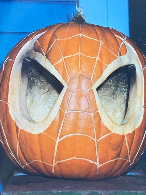 Spiderman Jack O Lantern, Pumpkin Carving Spiderman, Spider Man Pumpkin Carving, Pumpkin Spiderman, Spiderman Pumpkin Carving, Aesthetic Pumpkin Carving, Pumpkin Pumpkin Carving, Spiderman Pumpkin, Pumpkin Inspo