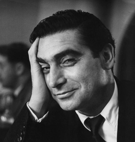 Self Portrait [Robert Capa]. Ruth Orkin, Liberation Of Paris, Elsa Beskow, Alfred Eisenstaedt, William Eggleston, Martin Parr, Robert Doisneau, Henri Cartier Bresson, Adventure Photographer