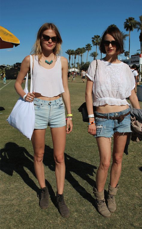 Coachella: Festival Fashion Music Festival Fashion, Haute Couture, Couture, Simple Coachella Outfit, Outdoor Festival Outfit, Rave Party Outfit, Coachella Inspiration, Campaign Fashion, Festival Inspiration