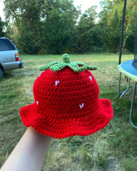 Red strawberry crochet bucket hat with white seeds and green stem Crochet Strawberry Bucket Hat, Crochet Strawberry Hat, Crochet Bucket Hat Free Pattern, Easy Crochet Bucket Hat, Strawberry Bucket Hat, Strawberry Hat, Crafting Table, Strawberry Flower, Crochet Strawberry