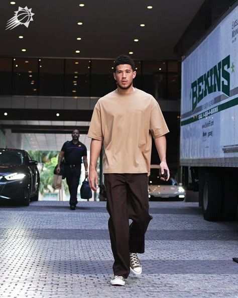 Devin Booker Fits, Devin Booker Style, Nba Outfits Men, Booker Outfits, Devin Booker Outfits, Nba Fits, Young Mens Fashion, Boyfriend Outfit, Nba Outfit