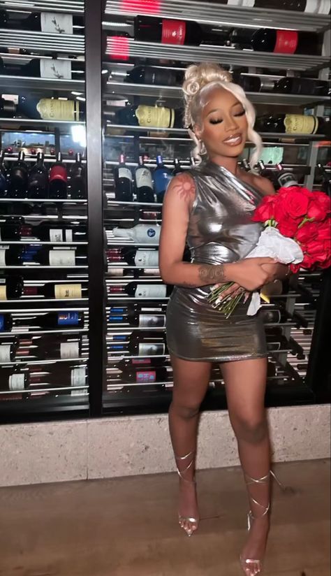 Chrome Dress Black Women, Sliver Outfit Ideas Black Women, Silver Baddie Outfits, Silver Dress Black Women, 18th Birthday Outfit Ideas Winter, Sliver Birthday Dresses, Silver Birthday Outfit Black Women, Silver Bday Dress, Metallic Birthday Dress