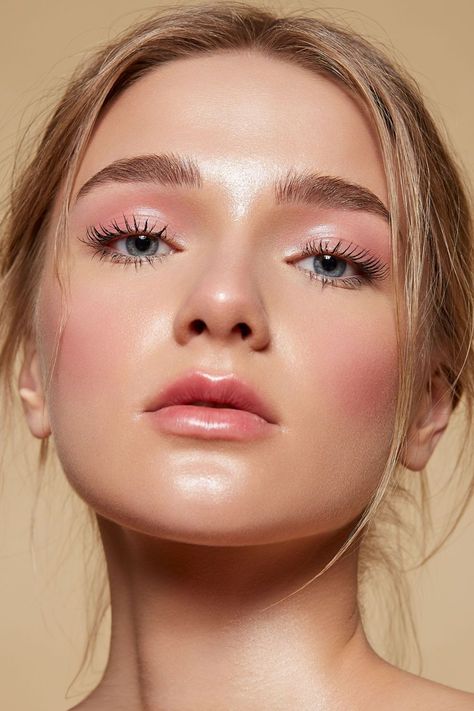 Pink Eyeshadow Looks From Soft To Bold! Pink Eyeshadow Looks, Light Pink Eyeshadow, Rosa Make-up, Purple Eyeshadow Looks, Pink Eyeshadow Palette, Pink Eyeshadow Look, Light Makeup Looks, Rose Makeup, Purple Eyeshadow