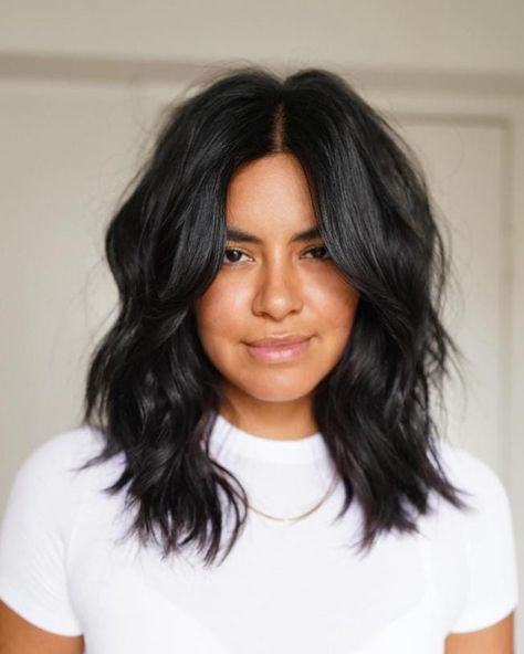 22 Medium Length Haircuts with Layers for Every Woman Medium Length Haircuts With Layers, Haircuts For Thick Wavy Hair, Wavy Mid Length Hair, Wavy Layered Hair, Short Hair Outfits, Haircuts With Layers, Layered Haircuts For Women, Medium Length Haircuts, Long Length Hair