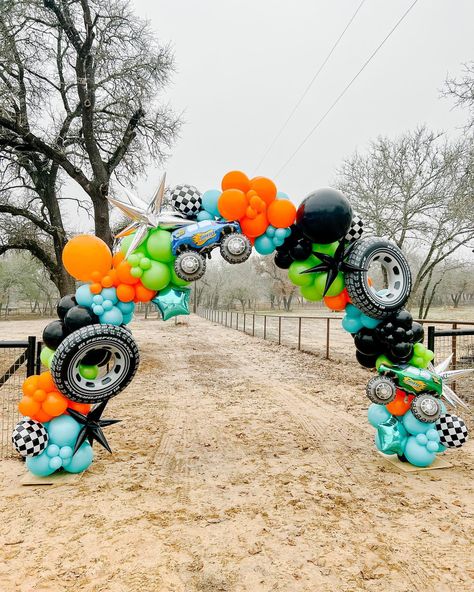 Monster Jam 2nd Birthday, Monster Truck Ideas, Off Roading Birthday Party, Monster Truck Birthday Balloons, Monster Jam Balloon Arch, Monster Truck Balloon Arch, Monster Jam Balloon Garland, Monster Truck Balloons, Monster Jam 3rd Birthday Party Ideas