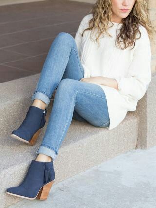 Blue Boots Outfit, Blue Shoes Outfit, Fancy Casual Outfits, Navy Blue Boots, Blue Ankle Boots, Navy Boots, Booties Outfit, Boating Outfit, Blue Boots