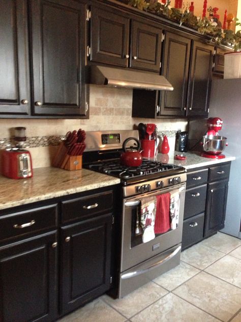 Red And Black Kitchen Cabinets, Black And Red Kitchen Ideas Decor, Red Black And Gold Kitchen Decor, Red Black And Grey Kitchen Ideas, Brown And Red Kitchen, Red Kitchen Theme, Red Black And White Kitchen Decor Ideas, Black White Red Kitchen, Black And Red House Interior Design