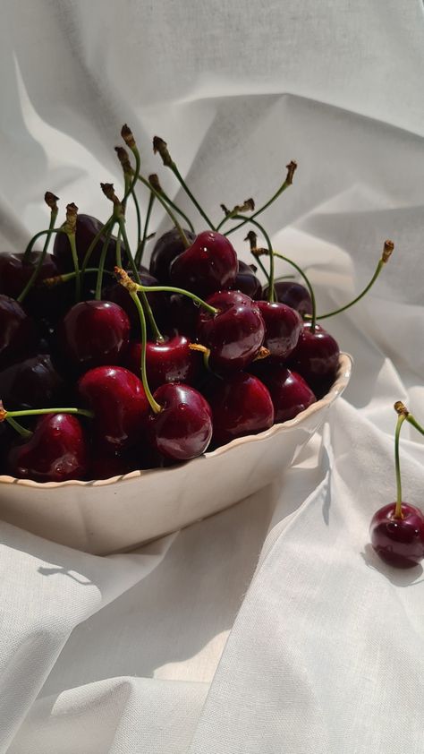 Cherry Asthetic Picture, Cherry Pictures, Cherry Vibes, Fruits Aesthetic, Food For Sleep, Magnesium Rich Foods, Rich Food, Healthy Baby Food, Healthy Food To Eat