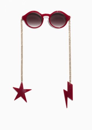 & Other Stories Chain-Link Sunglasses in Red Glasses Chain Fashion, Cool Glasses Chain, Sunglasses Beaded Chain, Eye Jewels, Eyeglass Jewelry, Chain Sunglasses, Diy Glasses, Eyeglass Accessories, Glasses Strap