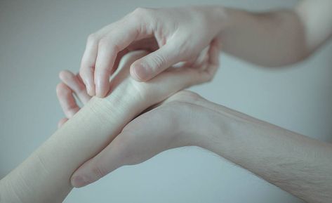 Intimate and Delicate Love Moments – Fubiz Media Laura Makabresku, Mystic Symbols, Foto Art, Pale Skin, Dragon Age, Visual Artist, Holding Hands, We Heart It, Human Body