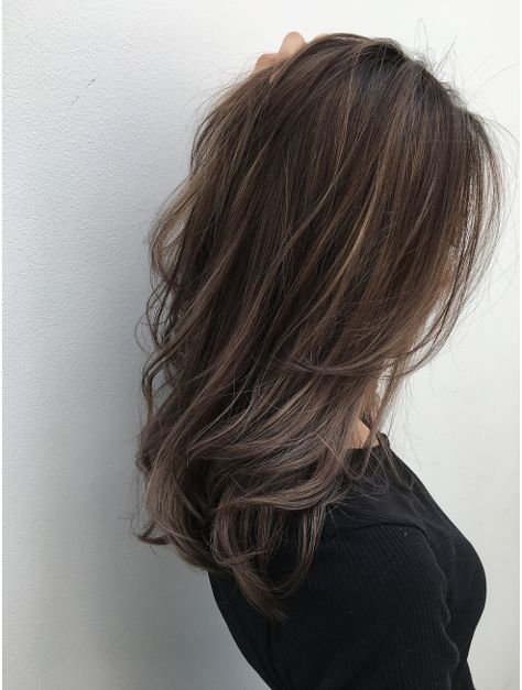 トルネード(Tornado) 大人のハイライトグラデーションカラー Asian Hair Highlights, Brown Hair Looks, Brown Hair Inspo, Brunette Hair With Highlights, Brown Hair Balayage, Light Hair Color, Haircuts Straight Hair, 짧은 머리, Haircuts For Long Hair