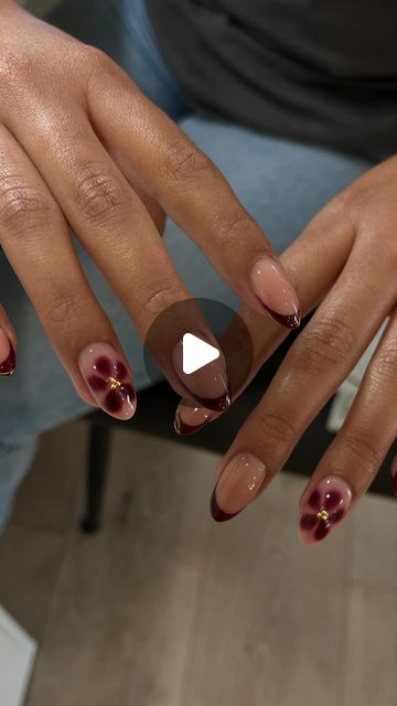 IT’S A LIFESTYLE NAILS | SAN JOSE on Instagram: "These blooming gel flowers are my new obsession🌺
The original Inspo was all French but we added some chrome gold details and another flower on the thumbs✨
Using @daily_charme gold chrome as always code: Elena10
@kokoistusa honey tea base 
@vbeautypure 003 burgundy gel 
.
.
.
.
.
.
#sanjosenails #bayareanails #almondnails #natutalnails 
#chromenails #nailinapo #fallnails" Burgundy Blooming Gel Nails, Gold And Burgundy Nail Designs, French Blooming Gel, Blooming Gel Nails Fall, Burgundy Flower Nails, Brown Blooming Gel Nails, Short Blooming Gel Nails, French Flowers Nails, Chrome Burgundy Nails