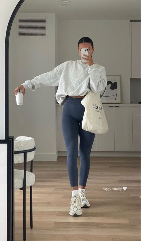 Going To Pilates ? Here Are The Most Stunning Pilates Outfits To Wear - CLOSS FASHION Adrette Outfits, Pilates Outfit, Modele Fitness, Gymwear Outfits, Pilates Clothes, Look Legging, Cute Gym Outfits, Workout Fits, Gym Fits