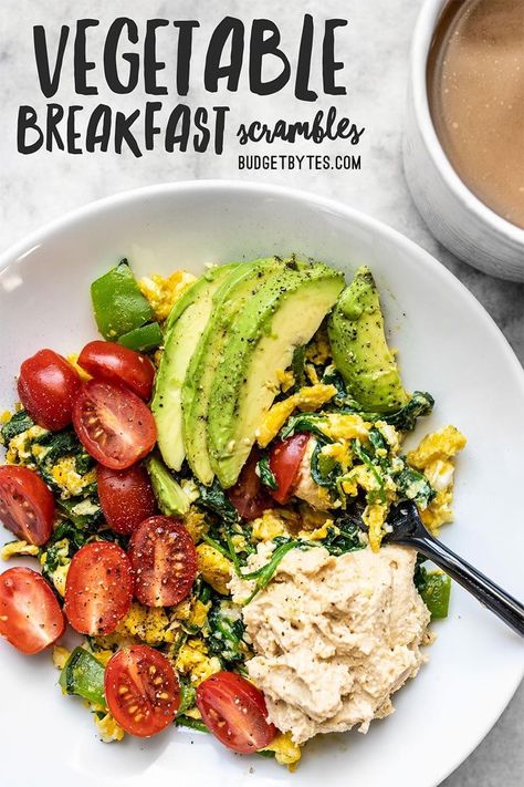 These Vegetable Breakfast Scrambles are a savory breakfast lover's dream. Fast, flavorful, full of healthy vegetables, and fully customizable. Budgetbytes.com #breakfast #eggs Vegetable Breakfast, Sandwich Vegetarian, Lunch Saludable, Breakfast Vegetables, Veggie Breakfast, Budget Bytes, Breakfast Eggs, Breakfast Lovers, God Mat