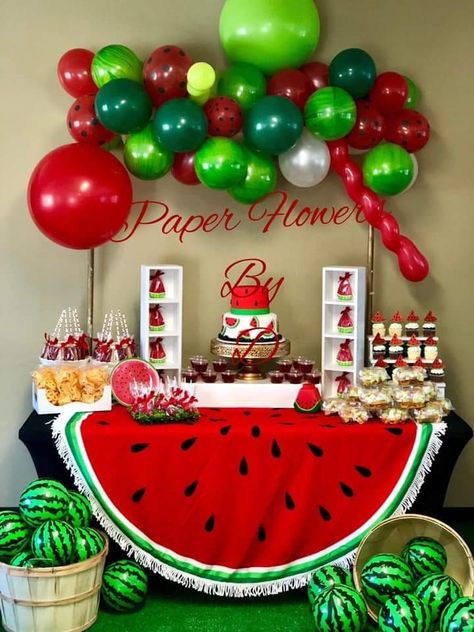 Watermelon Party Ideas Decoration, Watermelon Birthday Party Theme, Tutti Frutti Birthday Party, Fruit Birthday Party, Watermelon Day, Watermelon Birthday Parties, Watermelon Baby, Strawberry Shortcake Party, Watermelon Decor