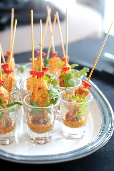 Creative Food Presentation Ideas, Food Presentation Ideas, Fine Dining Appetizers, Shot Glass Appetizers, Fingerfood Recipes, Appetizer Presentation, Food Presentation Plates, Gourmet Food Plating, Gourmet Appetizers