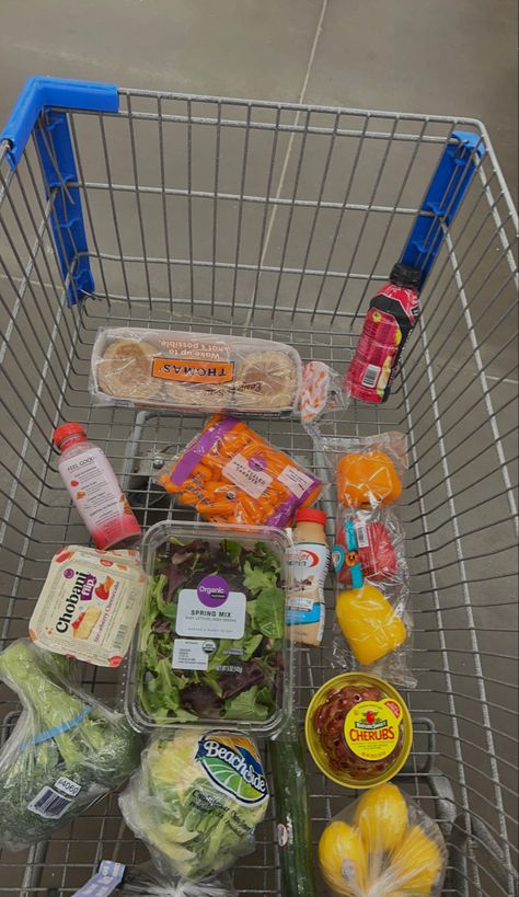 Budget Grocery Shopping, Healthy Grocery Shopping, Shopping Pictures, Grocery Supermarket, Grocery Foods, Healthy Groceries, Healthy Food Motivation, Grocery Budgeting, Buying Groceries