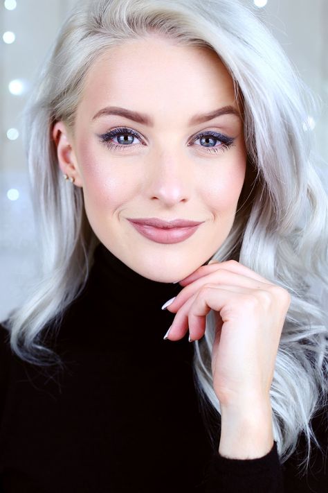 Estee Lauder x Victoria Beckham - Inthefrow Hair Rods, Grey Hair Wig, Silver Haired Beauties, Gorgeous Gray Hair, Grey Hair Inspiration, True Summer, Beautiful Gray Hair, Grey Wig, Silver Grey Hair