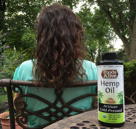 Hemp Oil http://www.womenshealthmag.com/beauty/best-oils-for-your-hair/slide/5 Hemp Oil For Hair, Living Naturally, Hair Oiling, Hair Conditioning, Rosemary Oil For Hair, Hair Oils, Different Hair, Oil Hair, Beautiful Curls