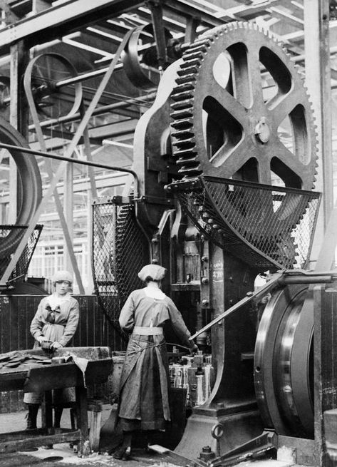 Industrial Factory, London Artist, The Great, Industrial Photography, Service Women, Digital Archives, Foto Vintage, Industrial Revolution, Foto Art