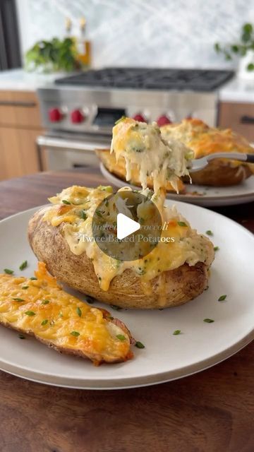 Healthy Food Prep 🌱🍳🥗🍝 on Instagram: "Creamy chicken and broccoli twice baked potatoes✨ by @maxiskitchen

For the Potatoes:▪️4 Large Russet Potatoes (2+1/2 lbs.)▪️Olive Oil▪️Kosher Salt & Pepper▪️

For the Sauce:▪️2 Tbsp Butter▪️2 Cloves Garlic, finely chopped▪️2 Tbsp Flour▪️2 Cups Milk▪️1/2 tsp Kosher Salt▪️1/4 tsp Pepper▪️1+1/2 Cups Broccoli (4 oz.), chopped small▪️1 Cup Shredded Rotisserie Chicken Breast (5 oz.)▪️1/2 Cup Shredded Cheddar Cheese▪️

On Top:▪️1 Cup Shredded Cheddar Cheese▪️Fresh Chives, chopped (optional)▪️

1️⃣ Preheat the oven to 400F.
2️⃣ Place the potatoes on a baking sheet and pierce each with a fork in a few places. Drizzle with olive oil and season with salt and pepper. Bake for 1 hour, up to 1 hour 15 mins, until the potatoes are tender when squeezed, then remo Twice Bake Potatoes, Large Baked Potatoes In The Oven, Creamy Chicken And Broccoli, Healthy Food Prep, Shredded Rotisserie Chicken, Stuffed Potato, Rotisserie Chicken Breast, Potatoes In Oven, Stuffed Baked Potatoes