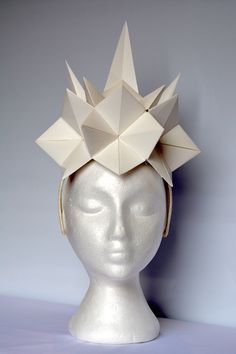 Origami Headpiece, Origami Costume, Origami Hats, Head Piece Fashion, January Art Projects, January Art Projects For Kids, Origami Idea, Paper Headpiece, Origami Hat