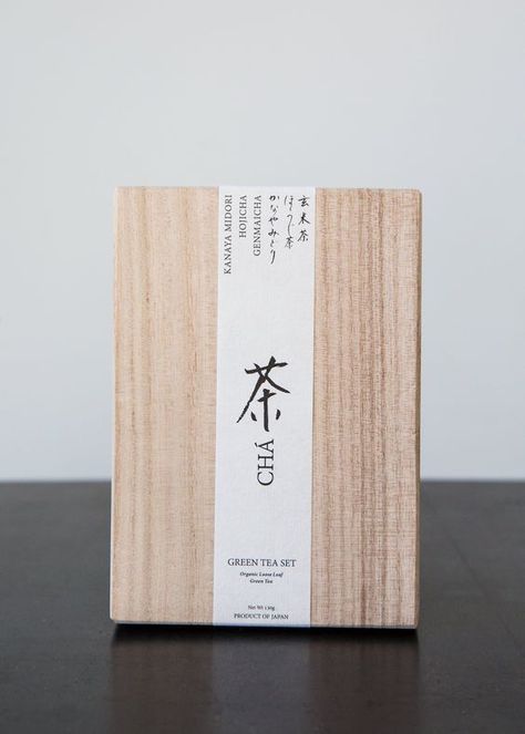 Japanese Tea Packaging, Japanese Package Design, Japan Packaging Design, Chinese Tea Packaging, Japanese Packaging Design, Green Tea Set, Tea Package, Wooden Box Designs, Tea Packaging Design