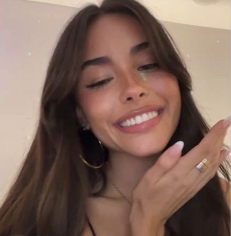 Madison Beer Pfp, Madison Beer Instagram, Madison Bear, Beer For Hair, Beer Icon, Madison Beer Outfits, Beer Outfit, Smile Teeth, Marilyn Monroe Photos