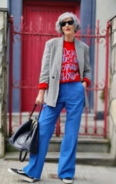 Older Urban Creative Style, Funky Professional Outfits, Carmen Gimeno, Middle Aged Women Fashion, Fashion Over 50 Fifty Not Frumpy, 50s Women, Outfit Inspiration Women, Artsy Style, Bright Fashion