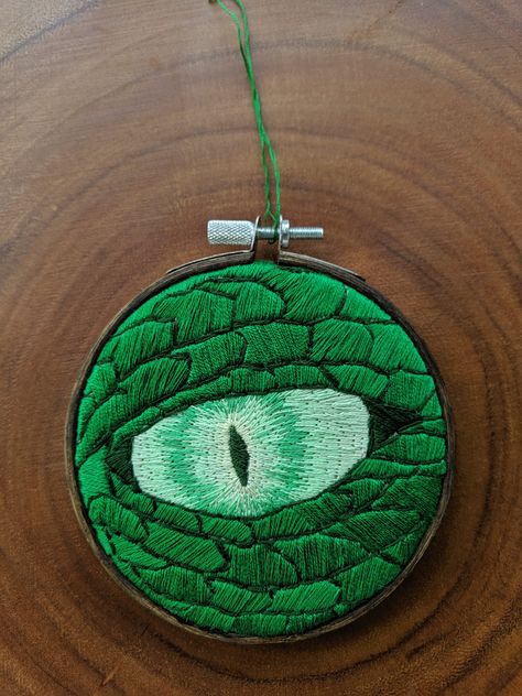 Green Dragon Eye, Fantasy Embroidery, Textiles Gcse, Roll For Initiative, Emerald Dragon, Eye Embroidery, Dragon Ornament, Embroidery Green, Beige Cotton Fabric