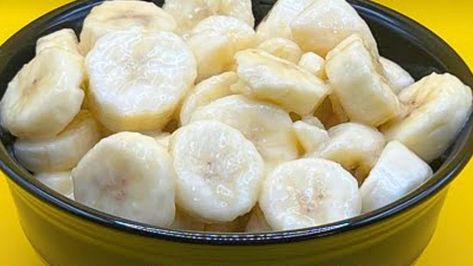 Easy 4-Ingredient Chilled Banana Salad Recipe Banana Salad Recipe, Banana Fluff, Banana Fruit Salad, Peanut Butter Salad, Banana Salad, Miracle Whip, Kinds Of Salad, 4 Ingredient, Savory Recipes