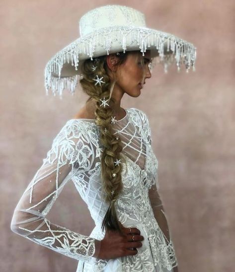 Cosmic Cowgirl, Cowgirl Bride, Jlm Couture, Cowgirl Wedding, Funky Hats, Cowgirl Outfit, Cowboy Wedding, Wedding Bridal Veils, Kleinfeld Bridal