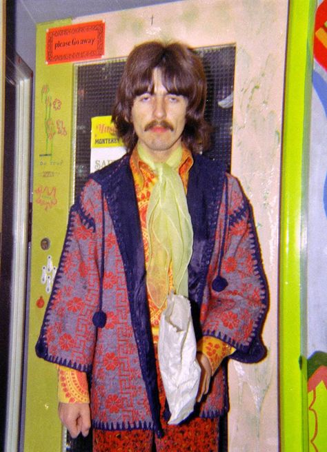 George Harrison 70s, Beatles Outfit, Beatles Cartoon, Beatles George, Bug Boy, The Fab Four, I'm With The Band, Ringo Starr, George Harrison