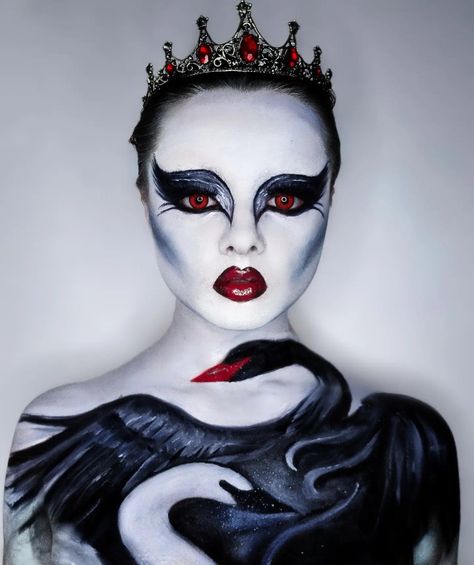 Black Swan Face Paint, Black Swan Makeup, Desain Quilling, Drag King, Horror Makeup, Creepy Horror, 31 Days Of Halloween, Halloween Makeup Looks, Halloween 2024