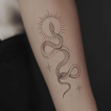 Snake And Lion Tattoo, Vintage Aesthetic Tattoos, Upper Back Tattoo, Earthy Tattoos, Serpent Tattoo, Inner Forearm Tattoo, Aesthetic Tattoos, Snake Tattoo Design, Petite Tattoos