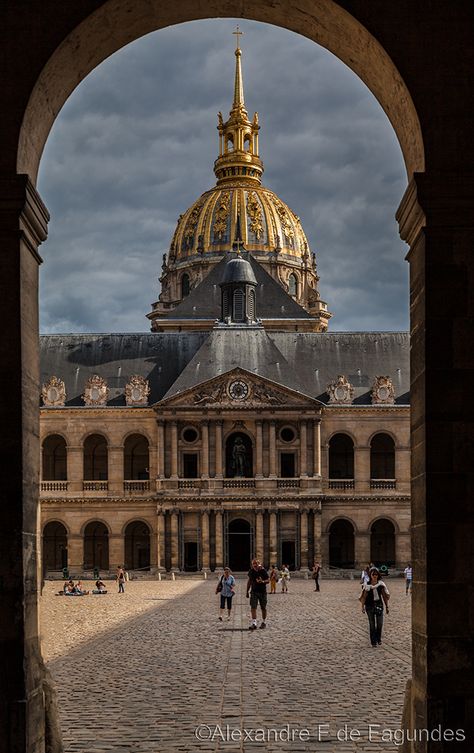 L´Hôtel des Invalides, Paris, France Hotel Des Invalides Paris, Les Invalides Paris, Paris Places, Hotel Des Invalides, Les Invalides, European Palace, Golden Dome, Paris Architecture, Paris Travel Tips