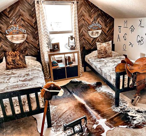 Rod's Western Palace on Instagram: “Bedroom inspiration brought to you by @chelseyswesternvibes How cute are the Tumbleweed quilts in her boys’ room? We love seeing how you…” Western Boys Room, Western Kids Rooms, Room Inspo Modern, Western Room Ideas, Cowboy Bedroom, Cowboy Room, Western Nursery, Western Bedroom Decor, Ranch House Decor